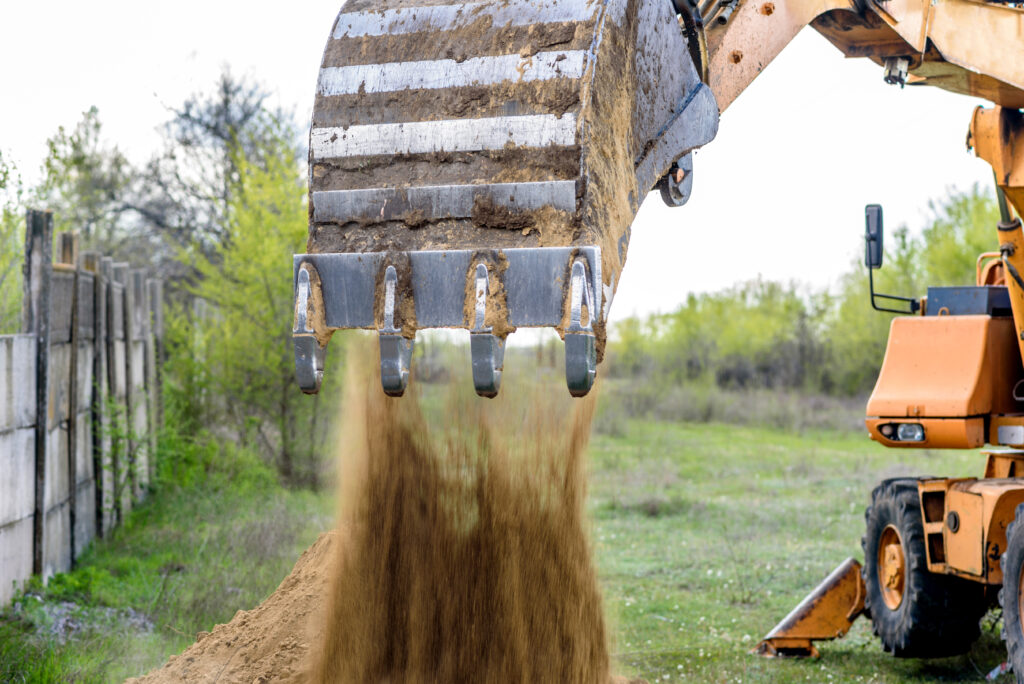 Vibro ripper vs młot hydrauliczny – różnice zastosowań